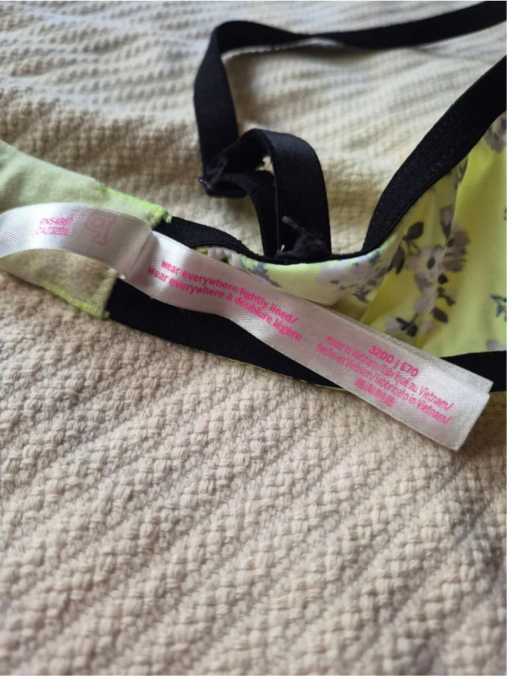 Pink Victoria's Secret Wear Everywhere Lightly Lined Bra 32DD Floral Print